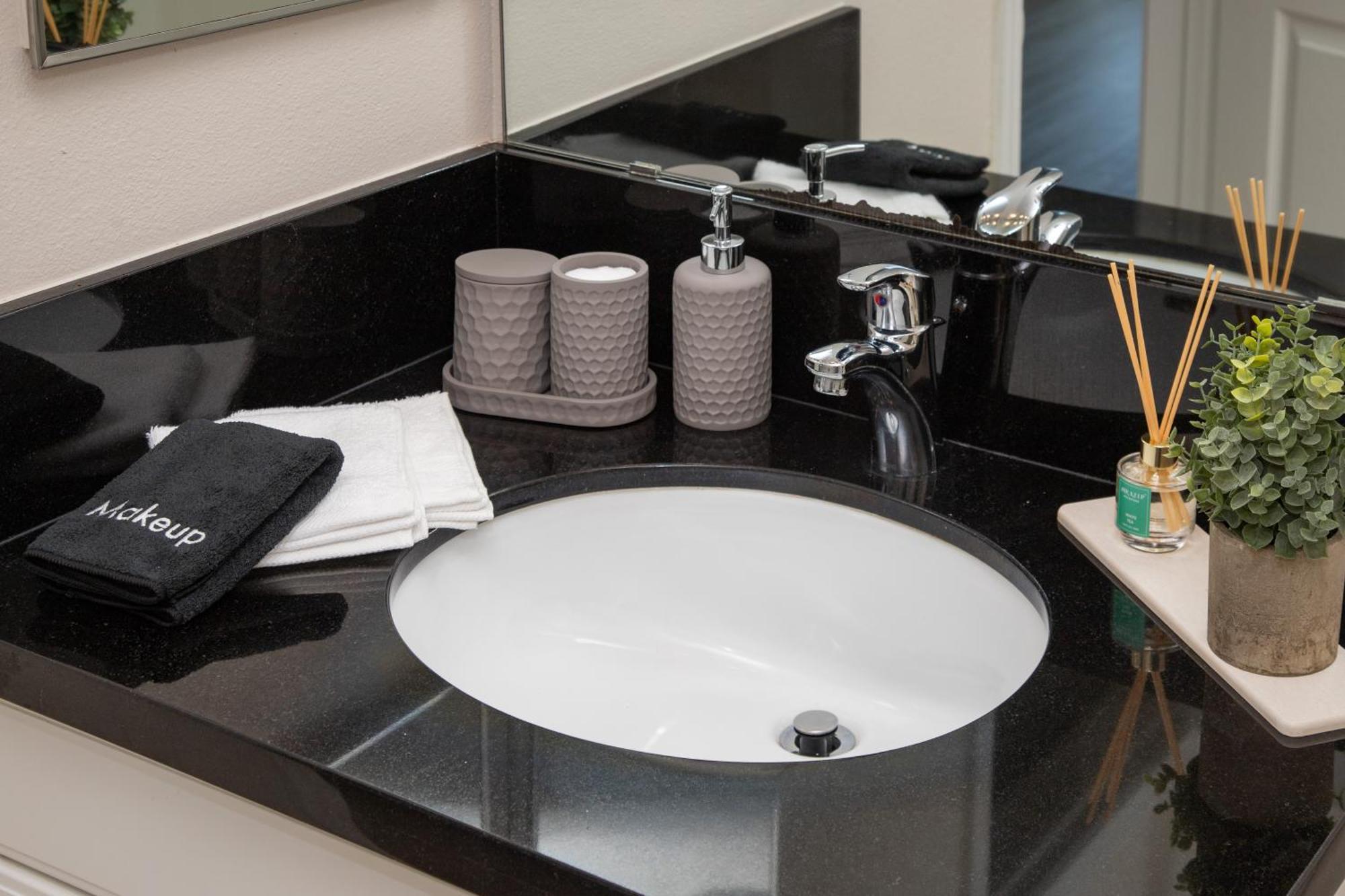 Cozy In The Heart Of Marina Del Rey Free Parking And Swimming Pool